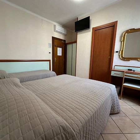 Hotel Svizzera Arma di Taggia Exteriör bild