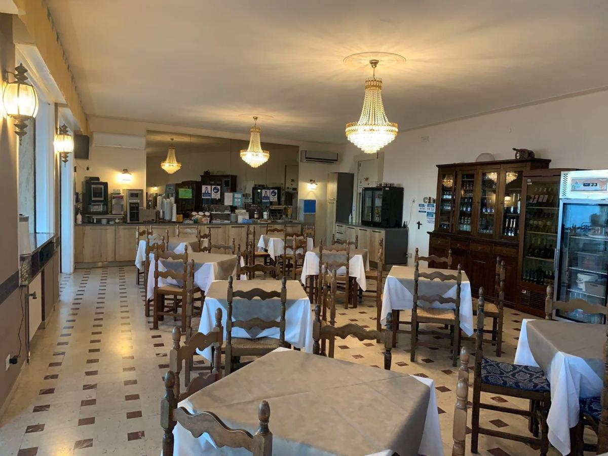 Hotel Svizzera Arma di Taggia Exteriör bild