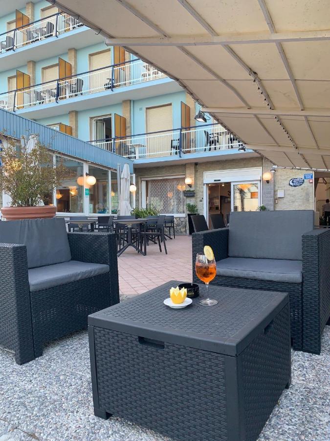 Hotel Svizzera Arma di Taggia Exteriör bild