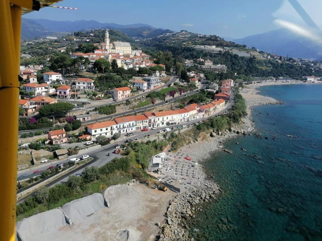 Hotel Svizzera Arma di Taggia Exteriör bild