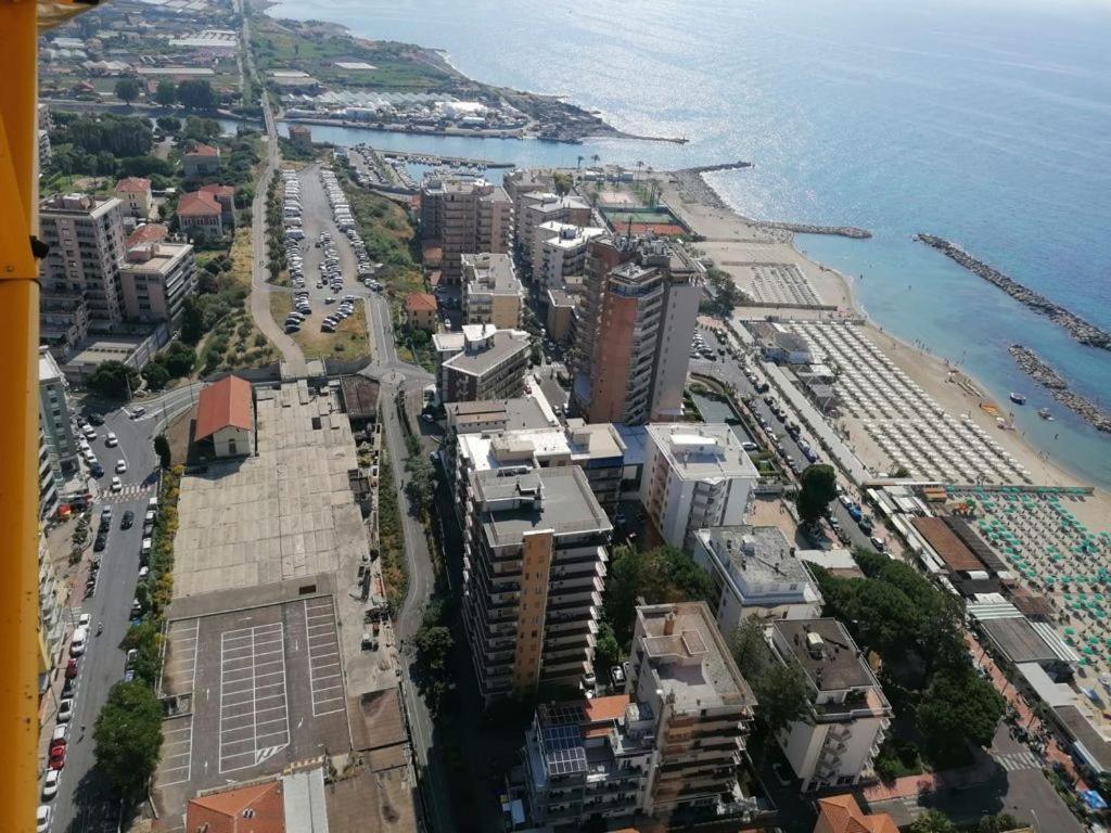 Hotel Svizzera Arma di Taggia Exteriör bild