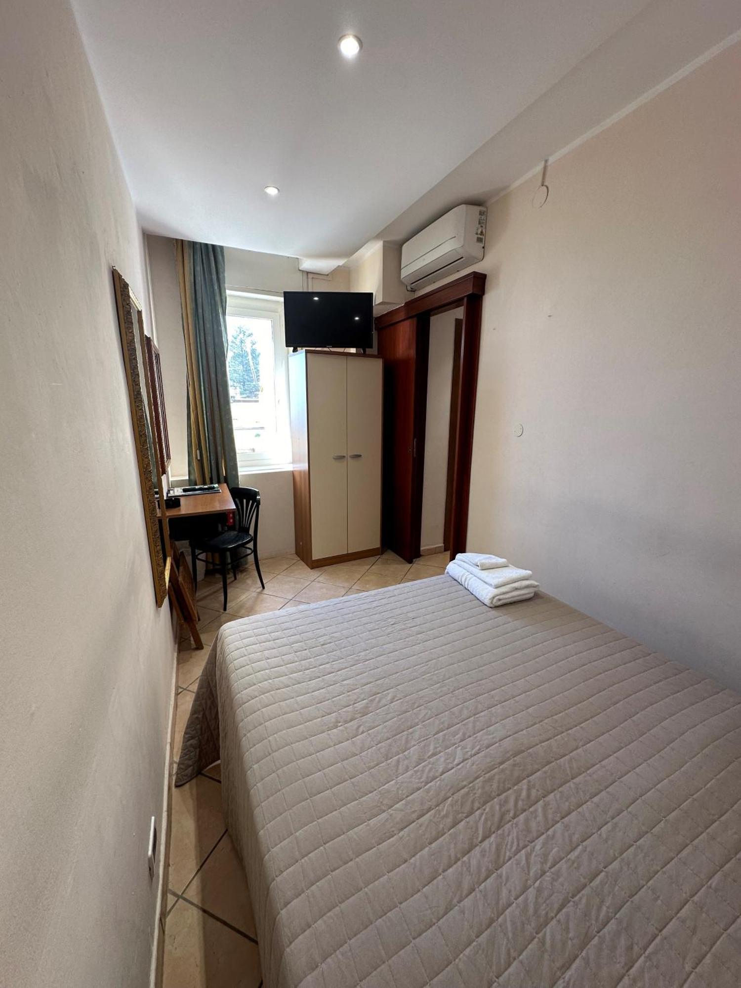 Hotel Svizzera Arma di Taggia Exteriör bild
