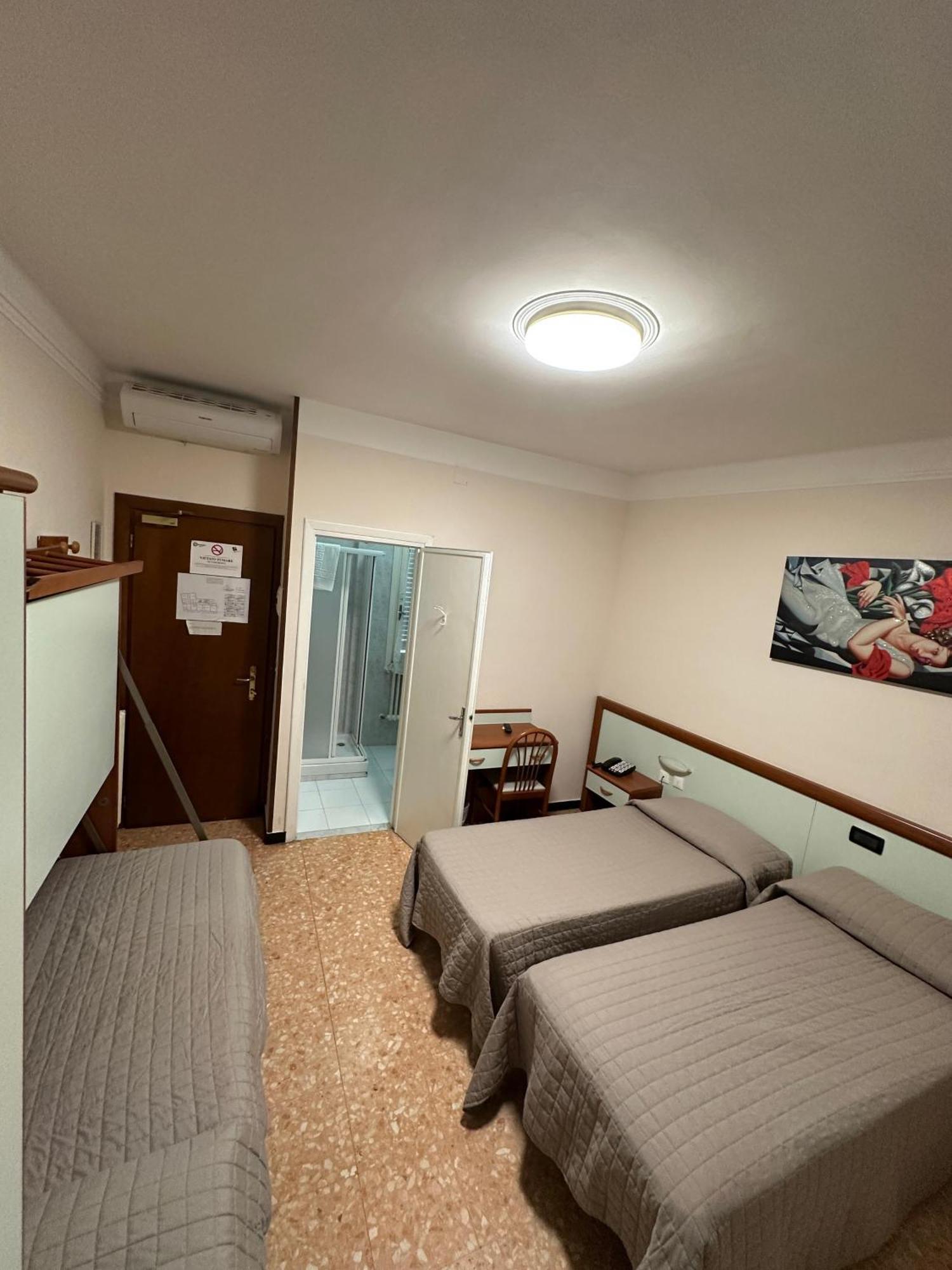 Hotel Svizzera Arma di Taggia Exteriör bild