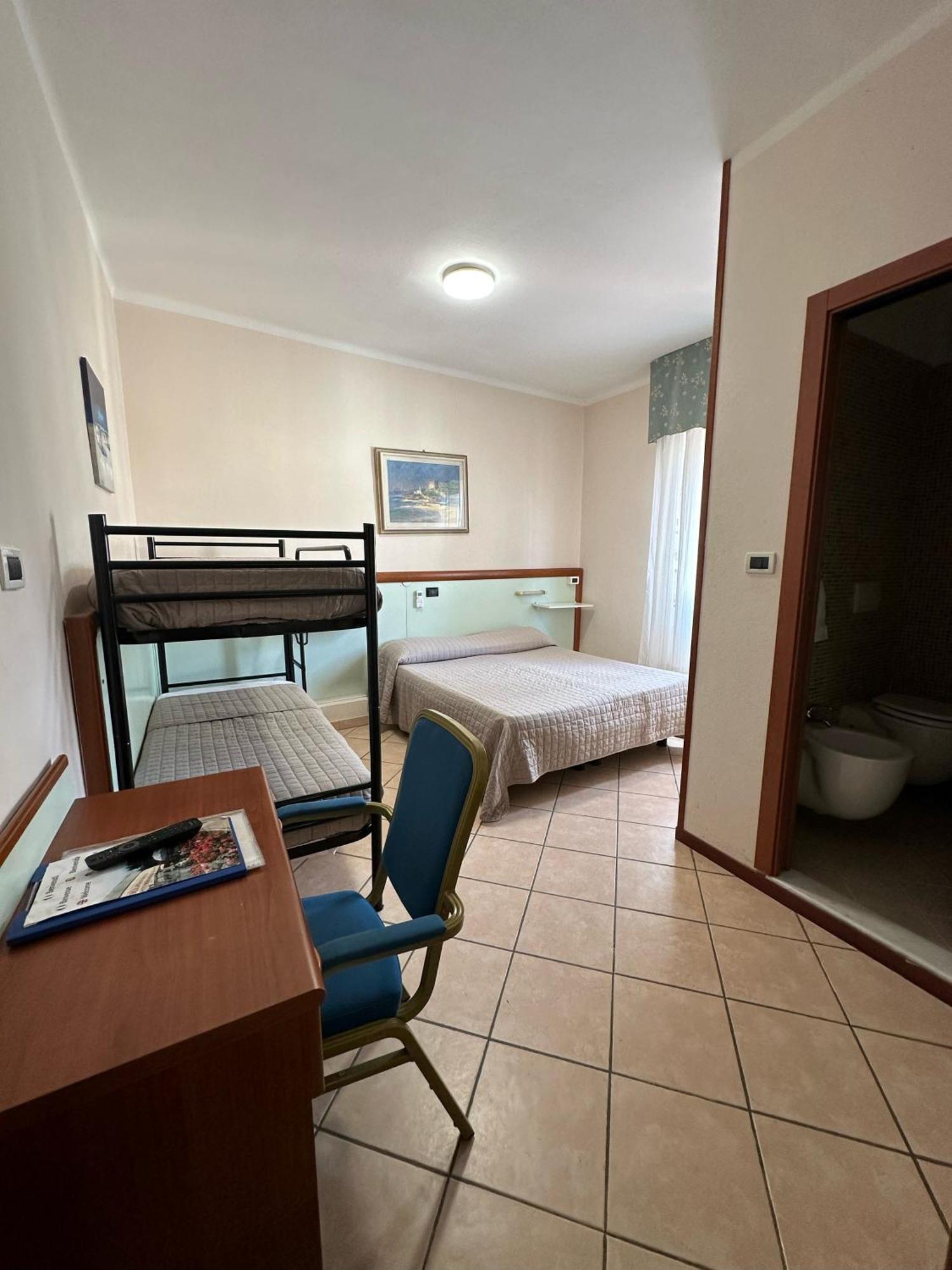 Hotel Svizzera Arma di Taggia Exteriör bild