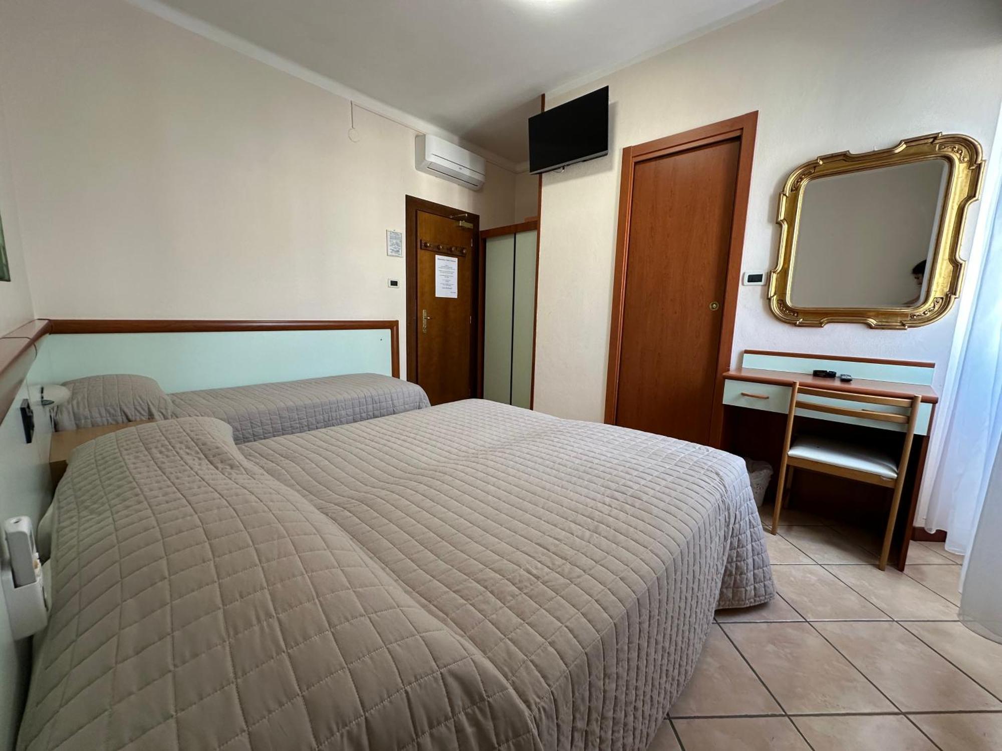 Hotel Svizzera Arma di Taggia Exteriör bild
